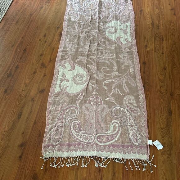 NWT lavender Paisley with pearl detail shawl wrap  scarf pashmina - Picture 4 of 4